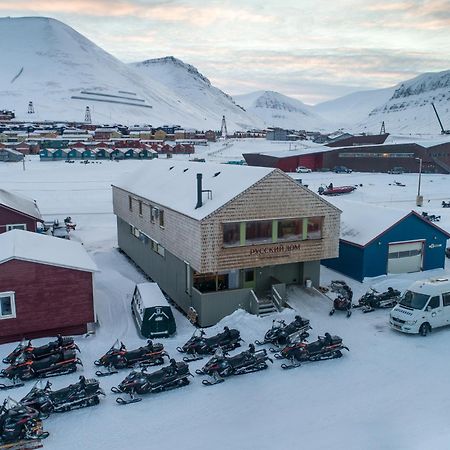 Russkiy Dom Albergue Longyearbyen Exterior foto