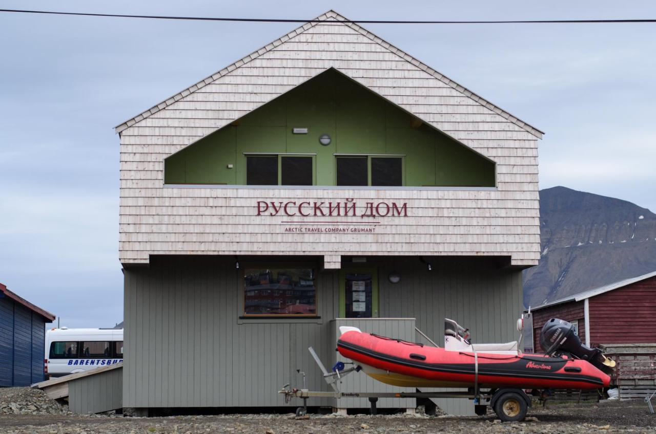 Russkiy Dom Albergue Longyearbyen Exterior foto