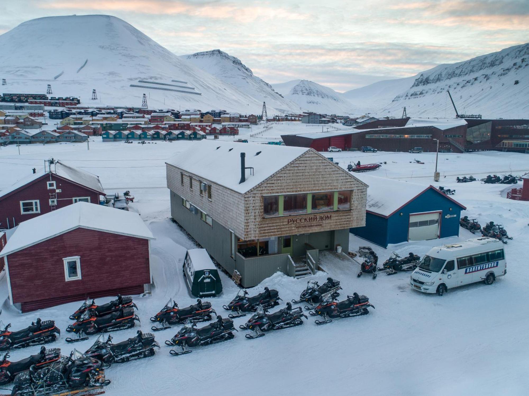 Russkiy Dom Albergue Longyearbyen Exterior foto